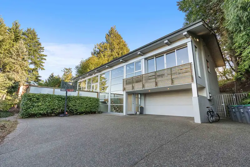 2796 BAYVIEW STREET - photo 1 of 40
