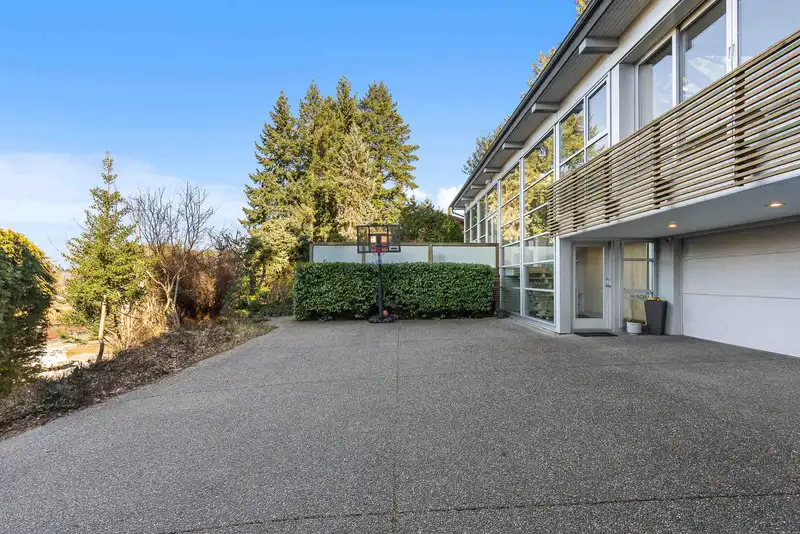 2796 BAYVIEW STREET - photo 2 of 40