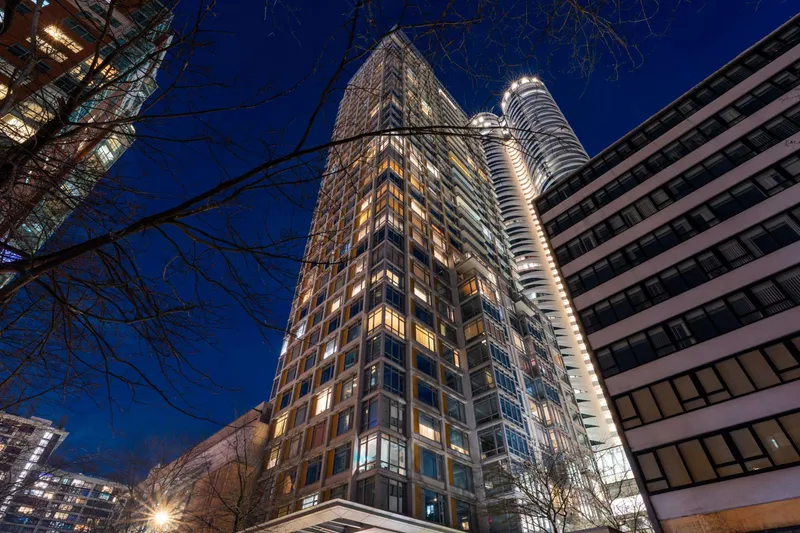 3406 1028 BARCLAY STREET - photo 1 of 25