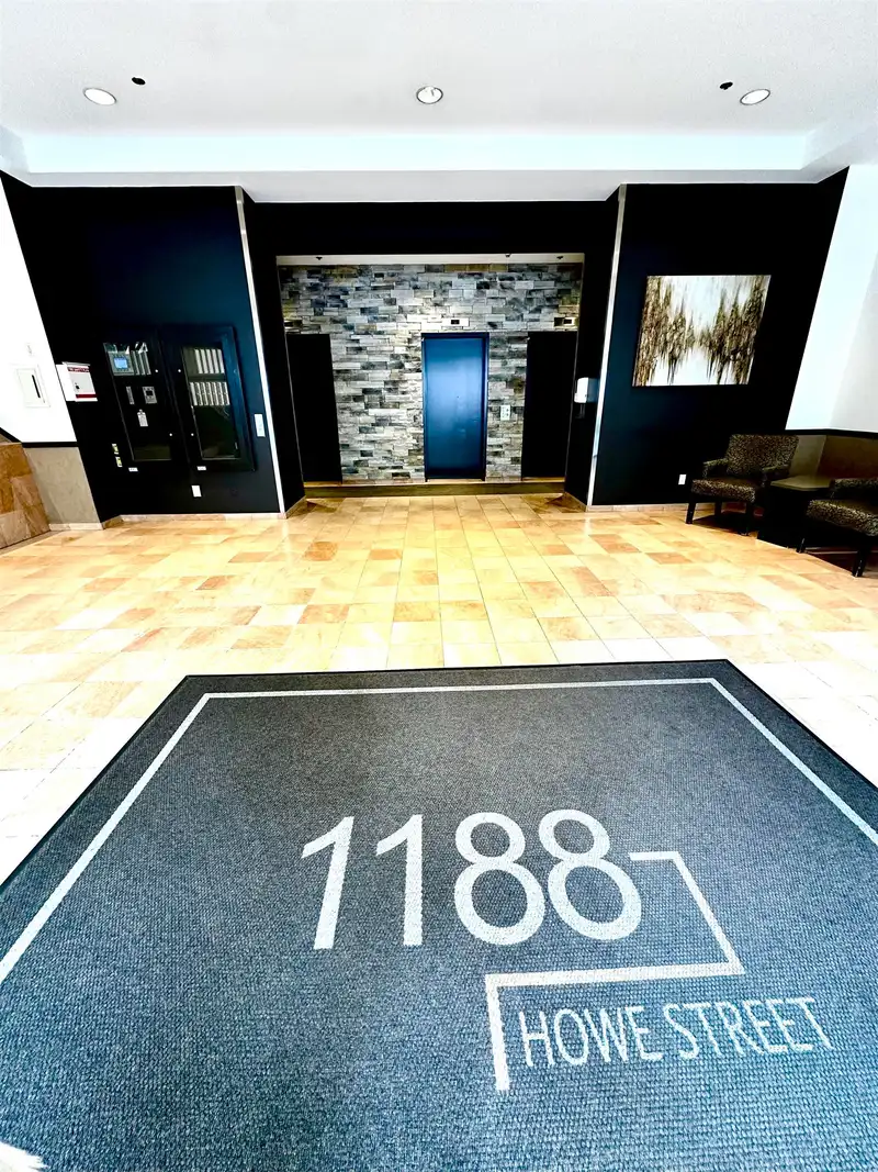 806 1188 HOWE STREET - photo 2 of 15