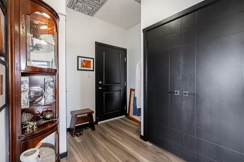 306 288 HAMPTON STREET - photo 4 of 26