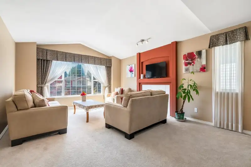 3156 JERVIS STREET - photo 3 of 32