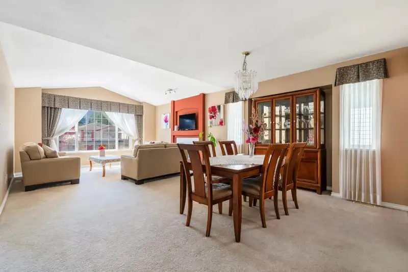 3156 JERVIS STREET - photo 4 of 32