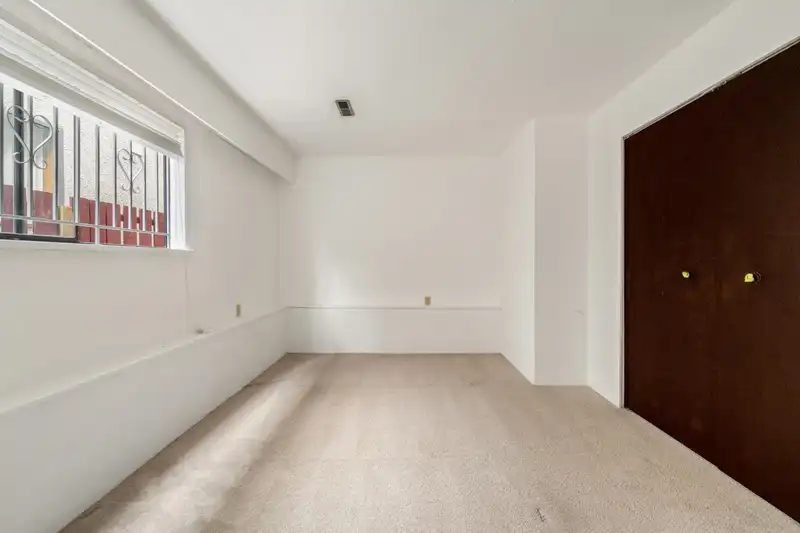 2539 E 34TH AVENUE - photo 2 of 32