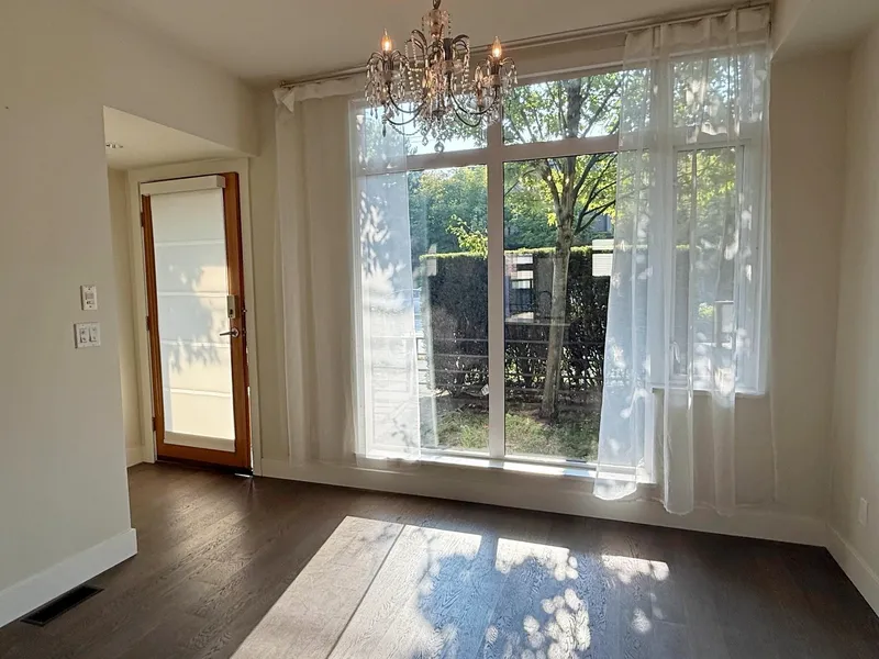 6180 OAK STREET - photo 3 of 18