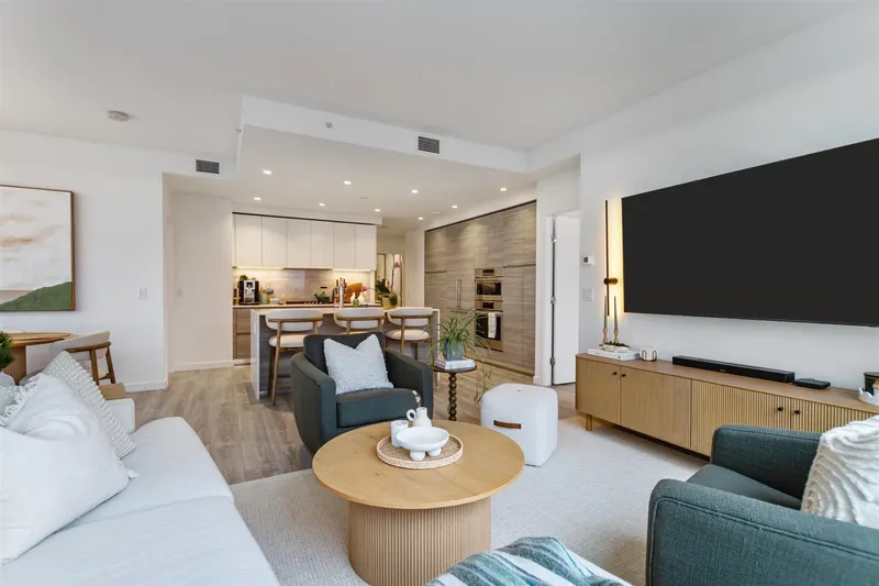 3208 680 QUAYSIDE DRIVE - photo 3 of 25