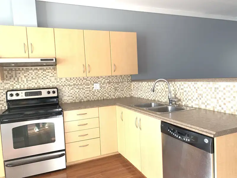 27 14952 58 AVENUE - photo 3 of 18