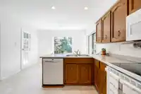 14586 18 AVENUE - thumbnail 6