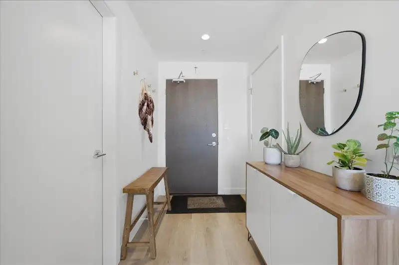 802 200 NELSON'S CRESCENT - photo 3 of 30