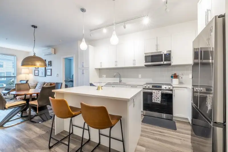 213 20356 72B AVENUE - photo 4 of 17