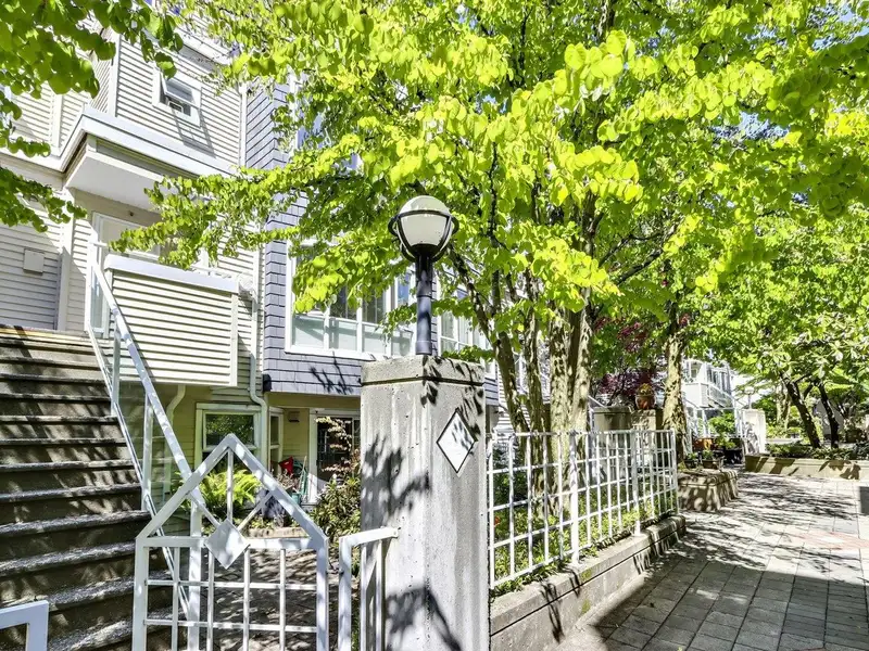 26 788 W 15TH AVENUE - photo 1 of 15