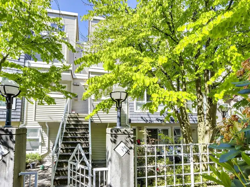 26 788 W 15TH AVENUE - photo 2 of 15
