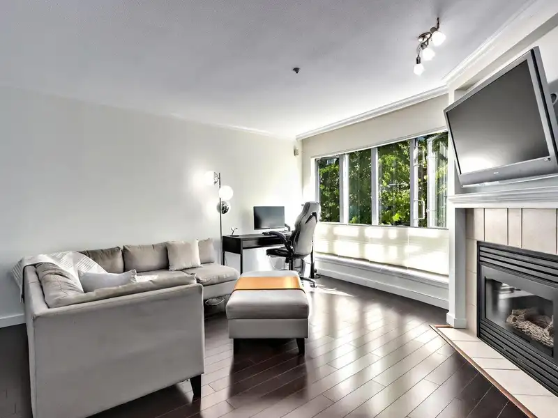 26 788 W 15TH AVENUE - photo 3 of 15
