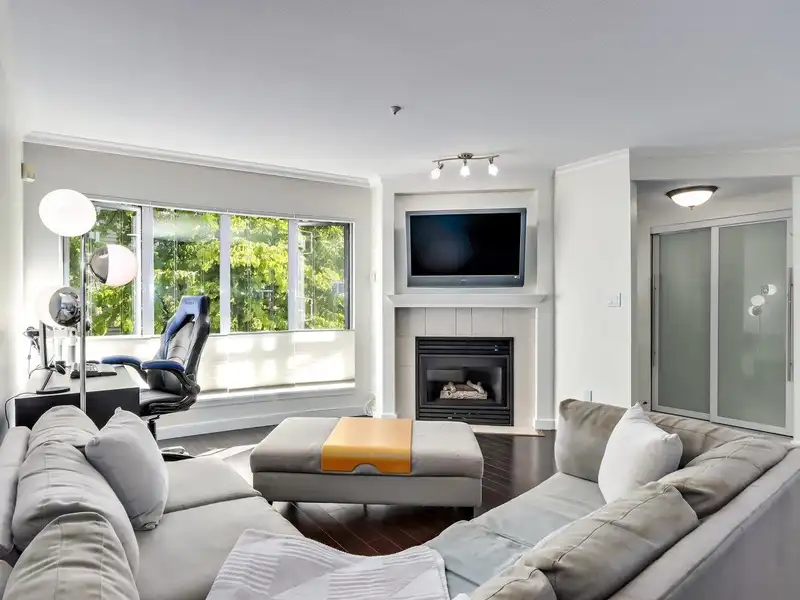 26 788 W 15TH AVENUE - photo 4 of 15