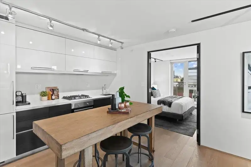 912 189 KEEFER STREET - photo 4 of 26