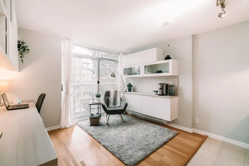 302 9288 UNIVERSITY CRESCENT - photo 2 of 21