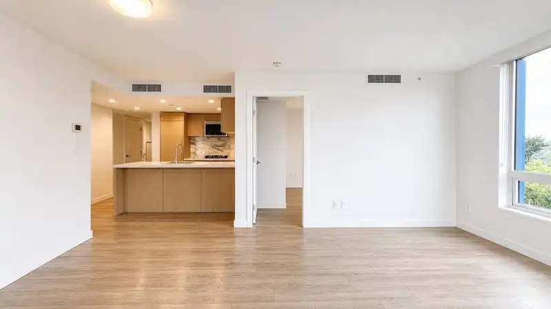 704 8238 LORD STREET - photo 4 of 15