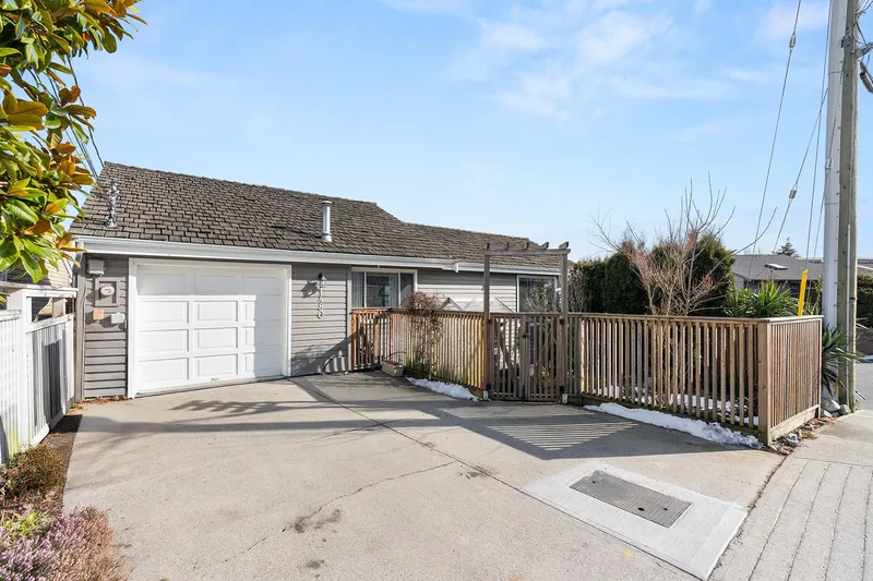 1480 VIEW CRESCENT - photo 1 of 25