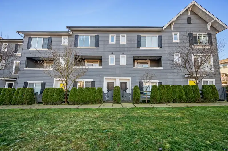 39 16337 15TH AVENUE - photo 1 of 33