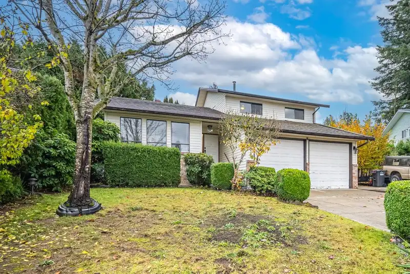 3630 NANAIMO CRESCENT - photo 1 of 32