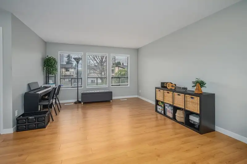 3630 NANAIMO CRESCENT - photo 3 of 32