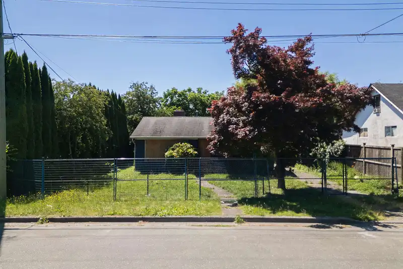 46252 MARGARET AVENUE - photo 2 of 10