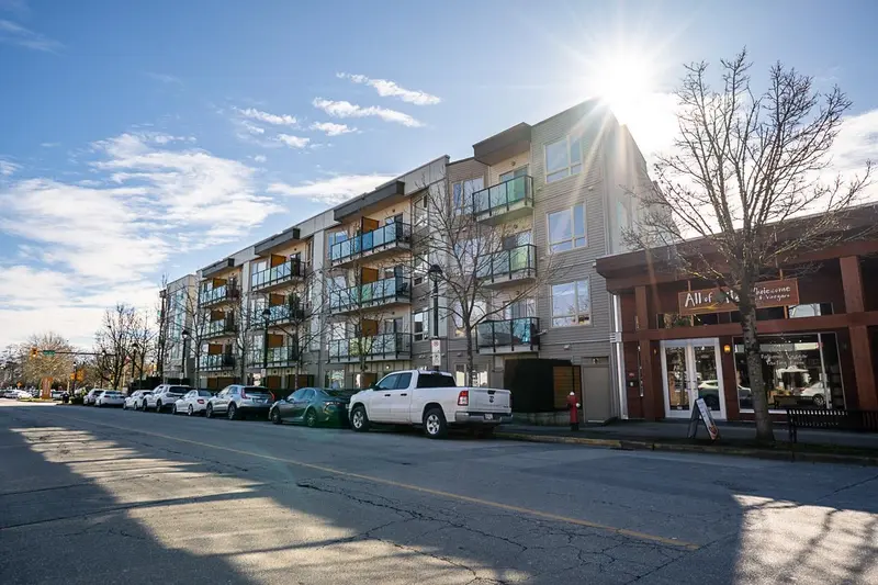 309 20460 DOUGLAS CRESCENT - photo 1 of 25