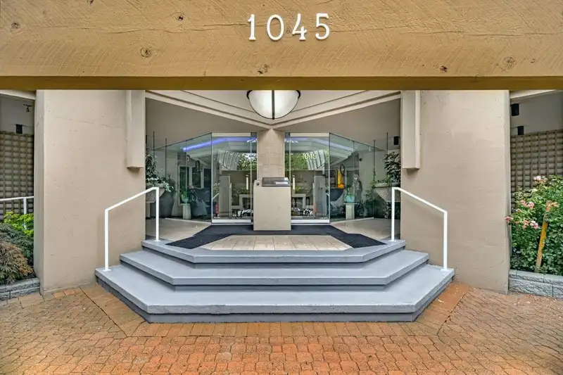 1606 1045 QUAYSIDE DRIVE - photo 2 of 40