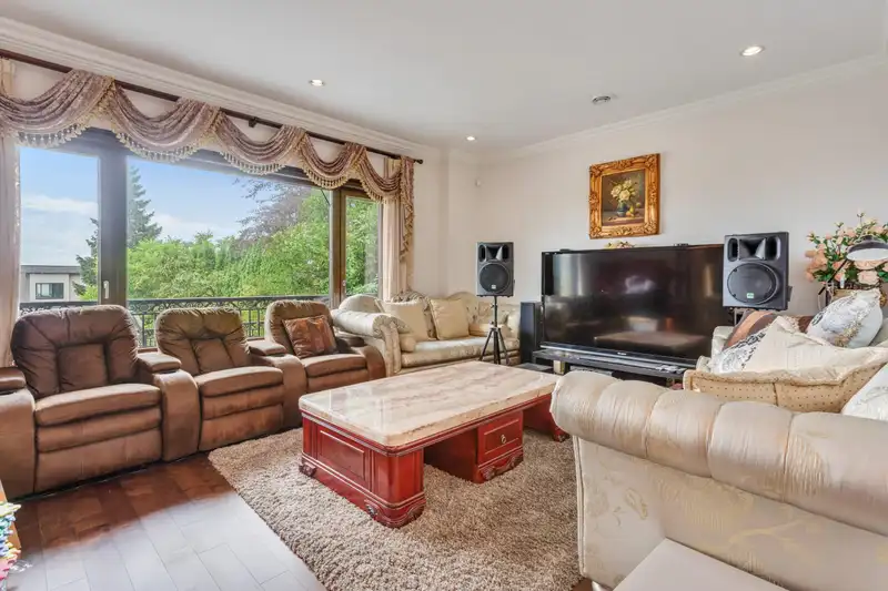 7282 RIDGE DRIVE - photo 3 of 40