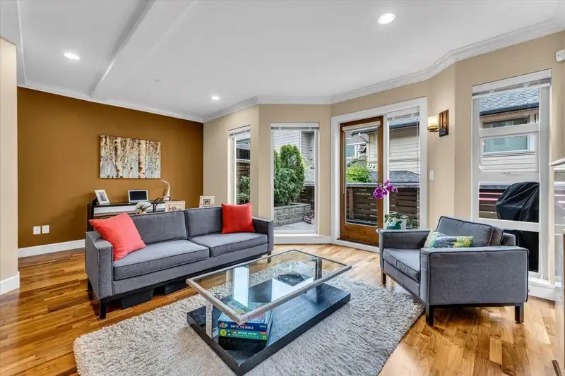1 215 E 4TH STREET - photo 2 of 40