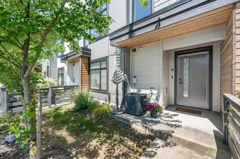 6 7127 193A STREET - photo 3 of 35