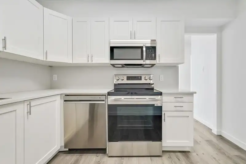 801 2020 FULLERTON AVENUE - photo 4 of 28