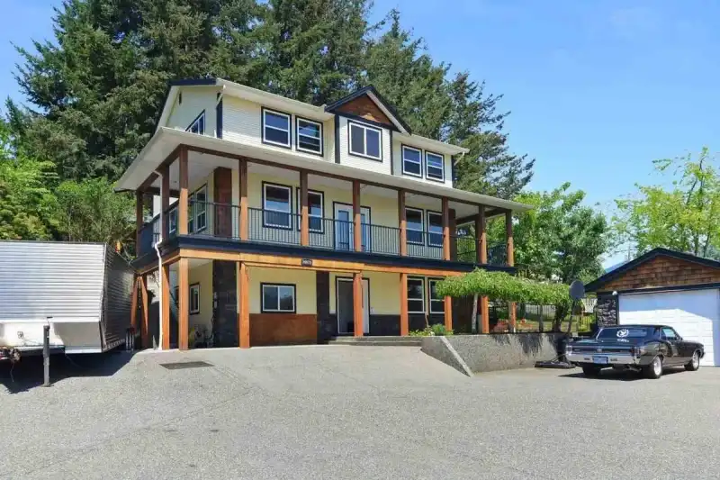 34671 LOUGHEED HIGHWAY - photo 1 of 8