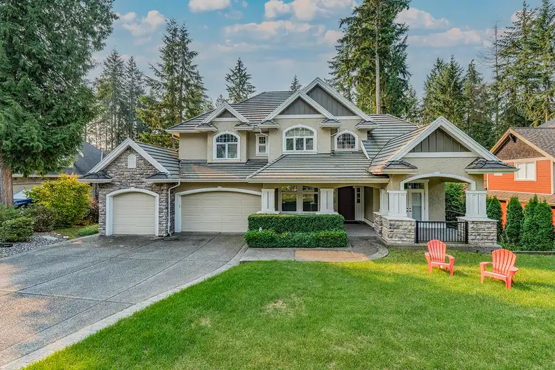 1052 RAVENSWOOD DRIVE - photo 1 of 40