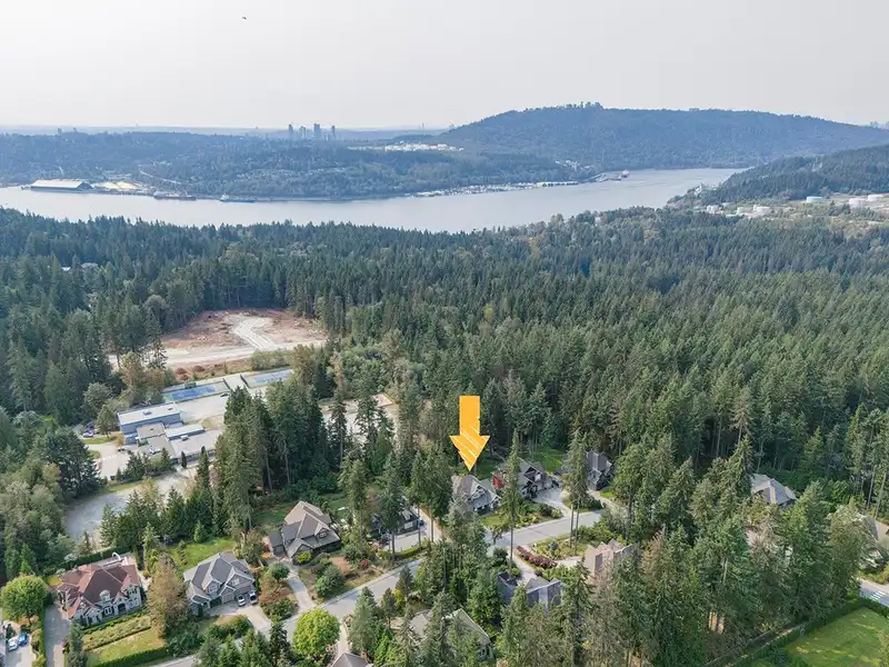 1052 RAVENSWOOD DRIVE - photo 3 of 40