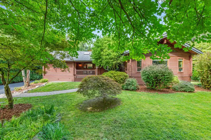 22567 127 AVENUE - photo 2 of 40