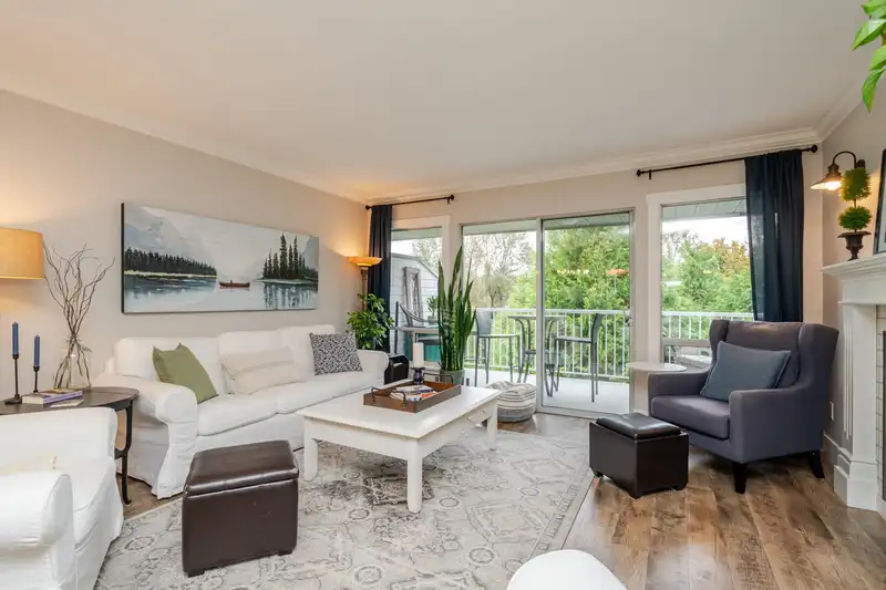 35 3351 HORN STREET - photo 4 of 40