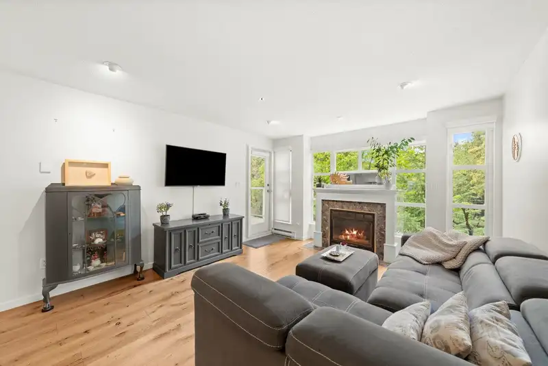 301 8728 SW MARINE DRIVE - photo 1 of 23