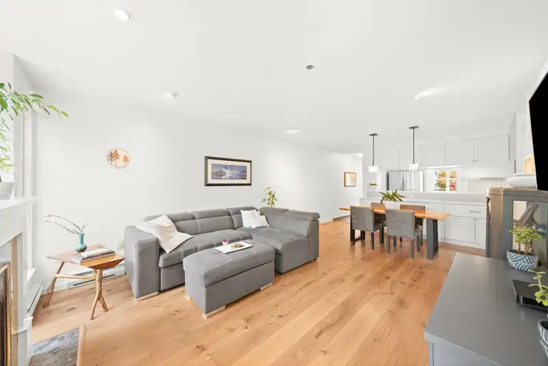 301 8728 SW MARINE DRIVE - photo 4 of 23