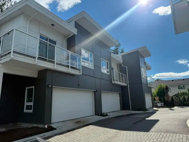 18 3033 SHELL ROAD - photo 2 of 4