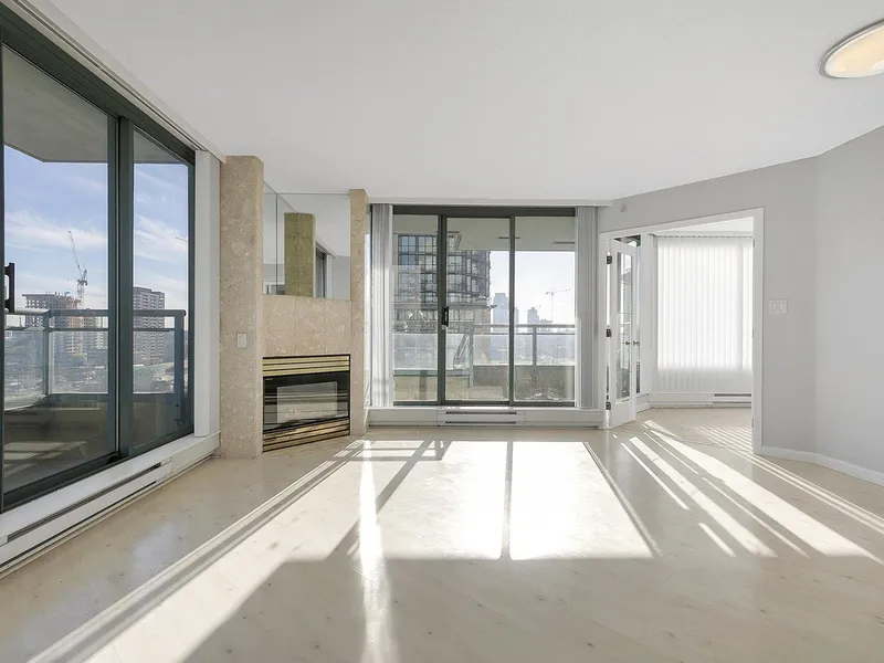 1301 13383 108 AVENUE - photo 2 of 25