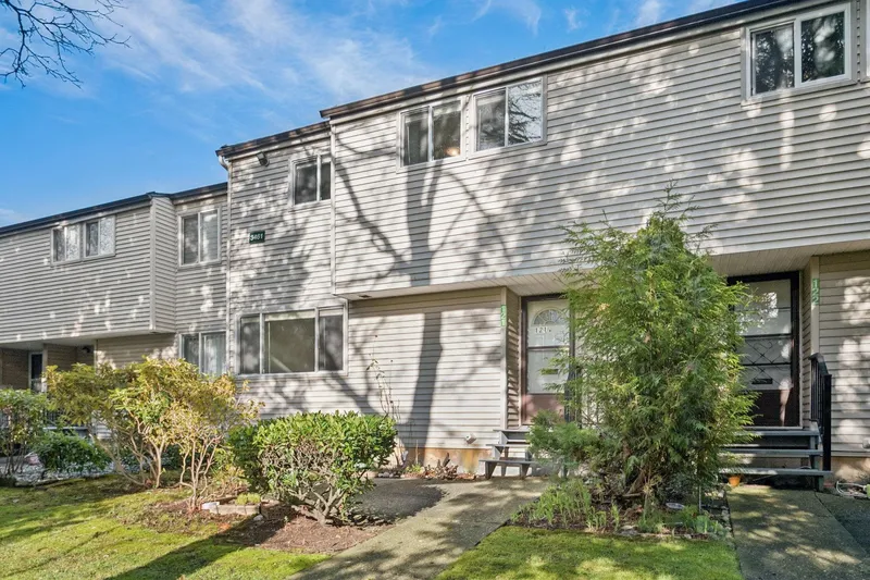 121 3461 E 49TH AVENUE - photo 1 of 25