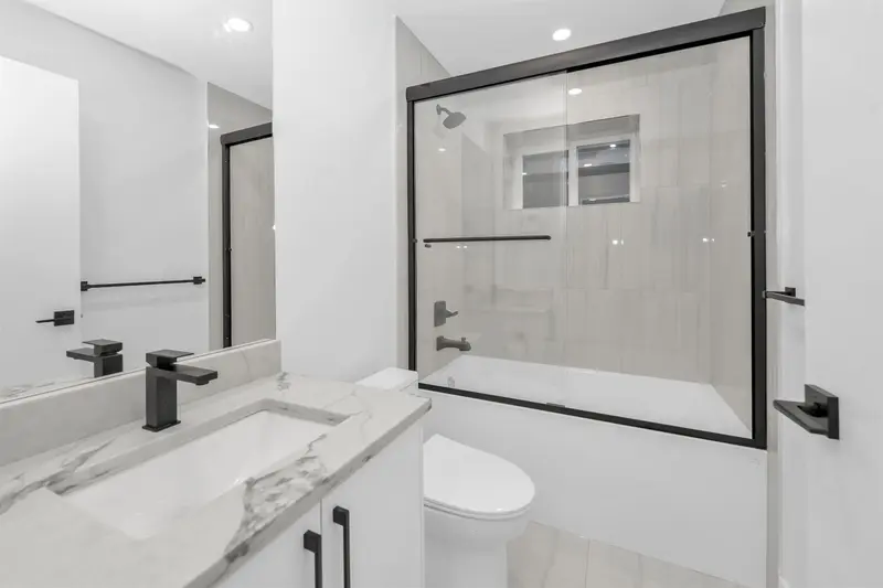 8 2168 VINEWOOD STREET - photo 2 of 6