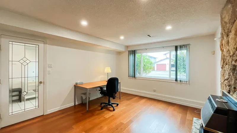 10531 HOLLYBANK DRIVE - photo 4 of 25