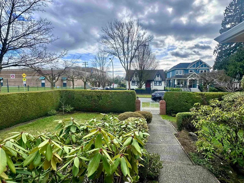 2005 W 46TH AVENUE - photo 2 of 23