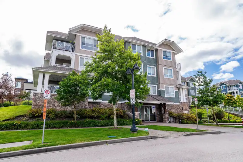 313 16398 64 AVENUE - photo 1 of 35