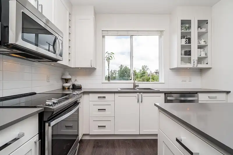 313 16398 64 AVENUE - photo 3 of 35