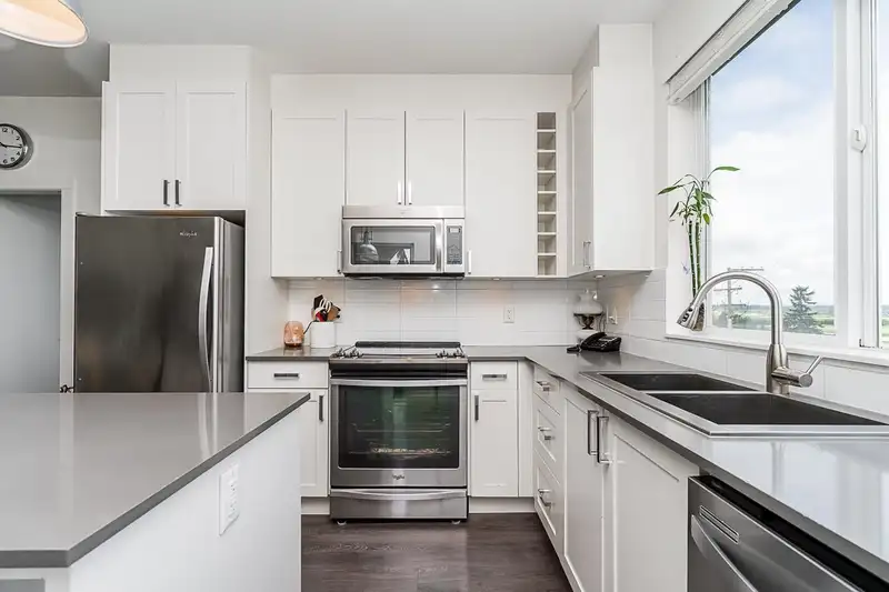 313 16398 64 AVENUE - photo 4 of 35
