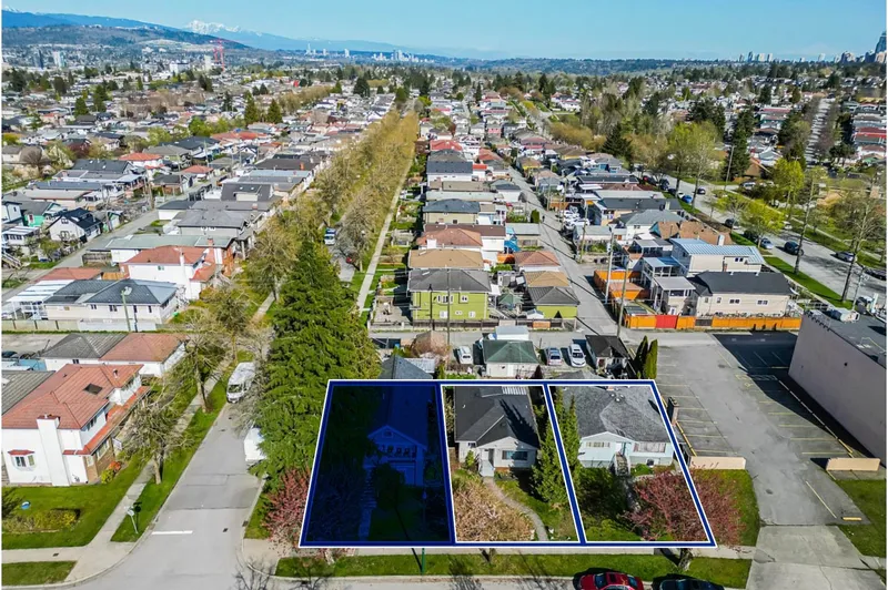 4404 RUPERT STREET - photo 1 of 4