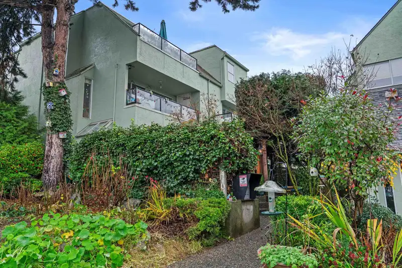 2 410 MAHON AVENUE - photo 2 of 28